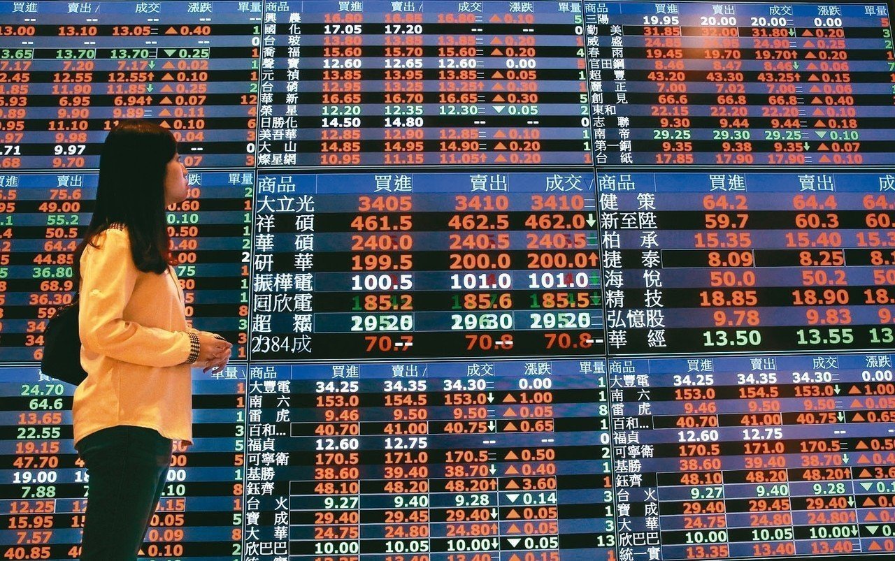 台湾股市：电子权值股欲涨乏力大盘收小升，类股轮动转进传产料指数升势趋缓